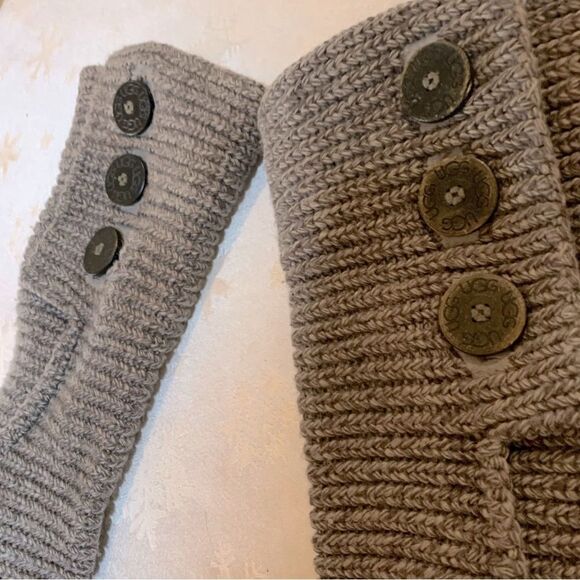 UGG Boots Classic Cardy 5819 Gray Knit 3 Button Sz 6 great soles - Picture 2 of 6